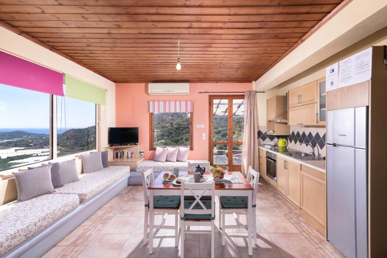 Sarakinas Residences Holiday home *